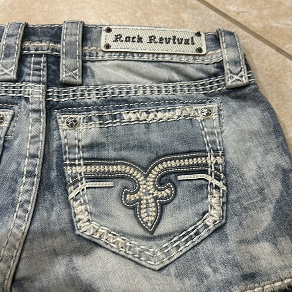 Women’s Rock Revival Jean Shorts. - Picture 6 of 8